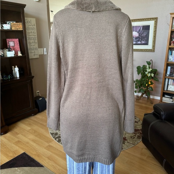 Twelve brown faux suede, fur & material sweater-size L - Picture 9 of 10